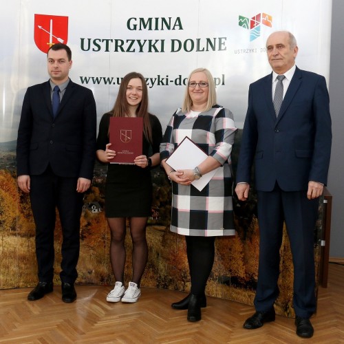 Wręczenie nagród i stypendiów uzdolnionej młodzieży
